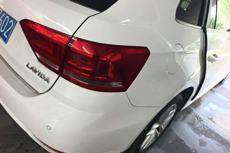Used Volkswagen Gran Lavida 2015 1.6L Automatic Comfort Edition Right Rear Taillight