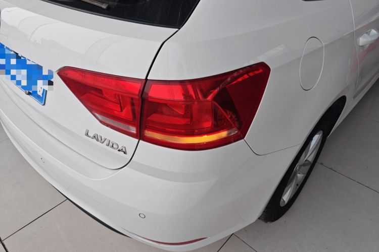 Used Volkswagen Gran Lavida 2015 1.6L Automatic Fashion Edition Right Rear Taillight