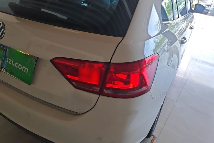 Used Volkswagen Gran Lavida 2015 1.6L Automatic Comfort Edition Right Rear Taillight