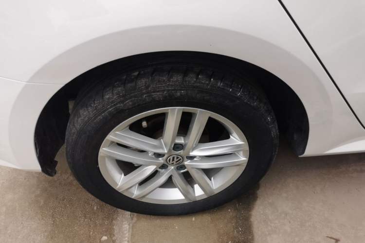 Used Volkswagen Gran Lavida 2015 1.6L Manual Comfort Edition Right Rear Wheel Hub