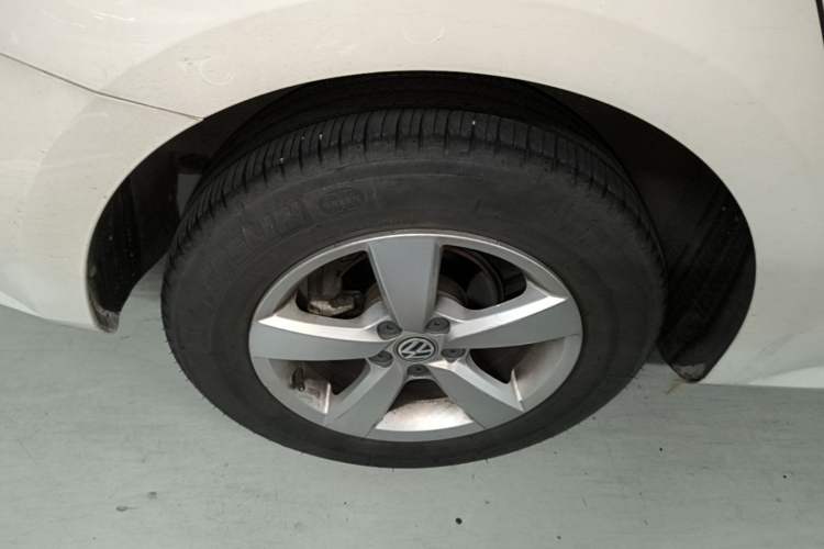 Used Volkswagen Gran Lavida 2015 1.6L Automatic Fashion Edition Right Rear Wheel Hub