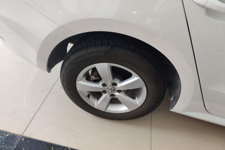 Used Volkswagen Gran Lavida 2015 1.6L Automatic Fashion Edition Right Rear Wheel Hub