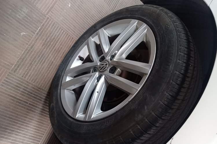 Used Volkswagen Gran Lavida 2015 230TSI DSG Comfort Edition Right Rear Wheel Hub