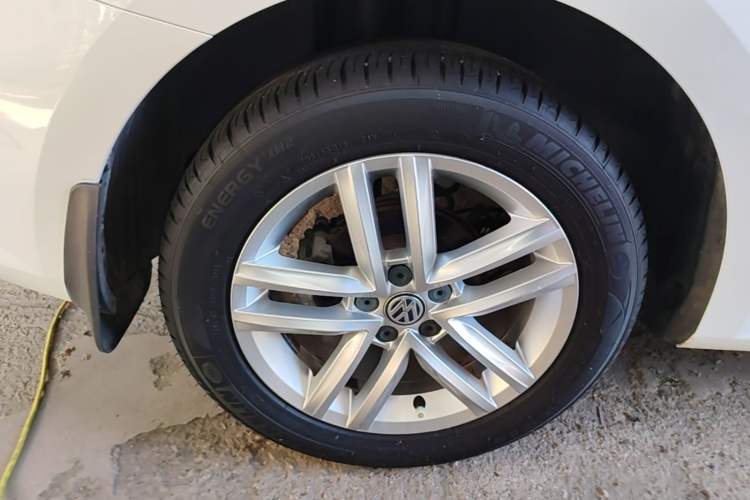 Used Volkswagen Gran Lavida 2015 230TSI DSG Comfort Edition Right Rear Wheel Hub