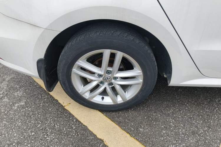 Used Volkswagen Gran Lavida 2015 230TSI DSG Comfort Edition Right Rear Wheel Hub