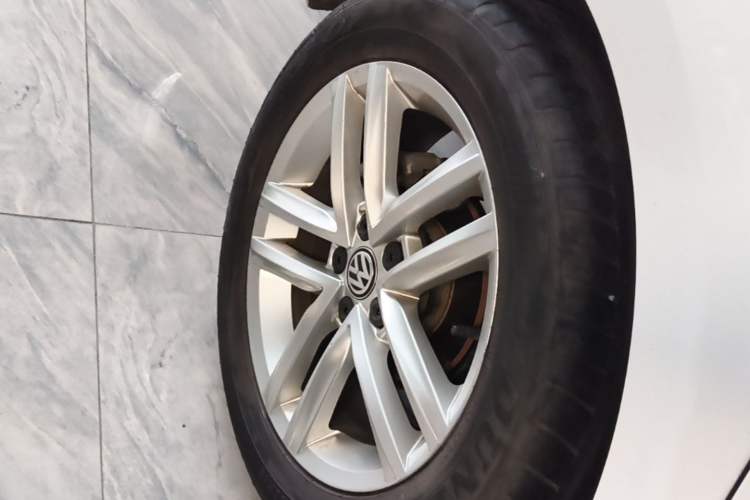 Used Volkswagen Gran Lavida 2015 230TSI DSG Comfort Edition Right Rear Wheel Hub
