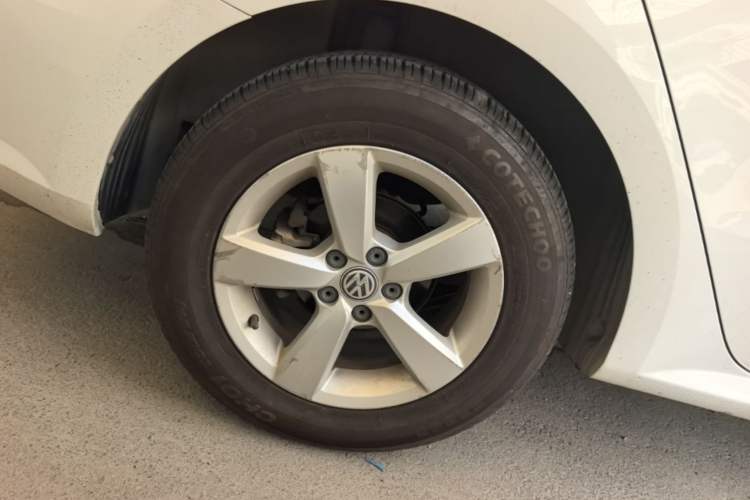 Used Volkswagen Gran Lavida 2015 1.6L Automatic Fashion Edition Right Rear Wheel Hub