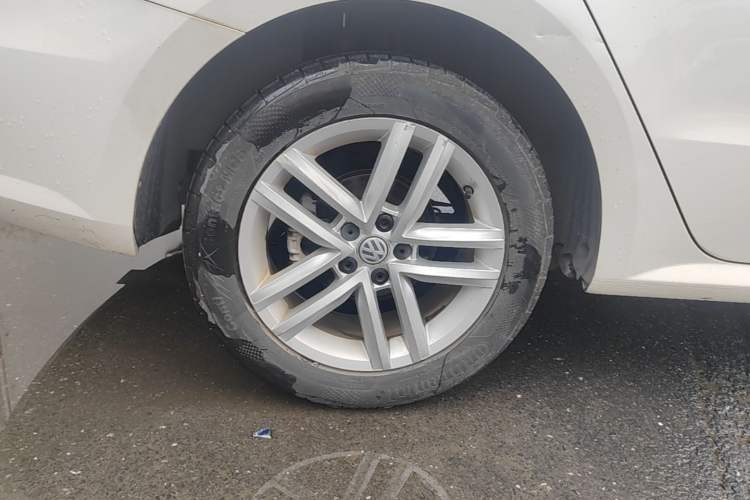 Used Volkswagen Gran Lavida 2015 1.6L Automatic Comfort Edition Right Rear Wheel Hub