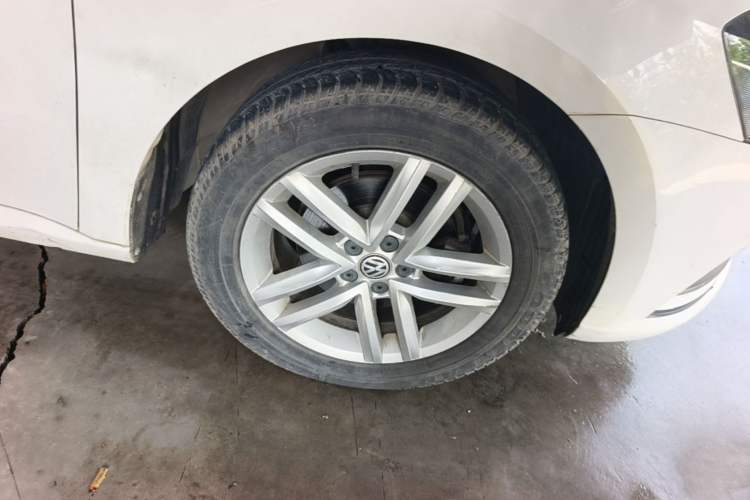 Used Volkswagen Gran Lavida 2015 1.6L Automatic Comfort Edition Right Rear Wheel Hub