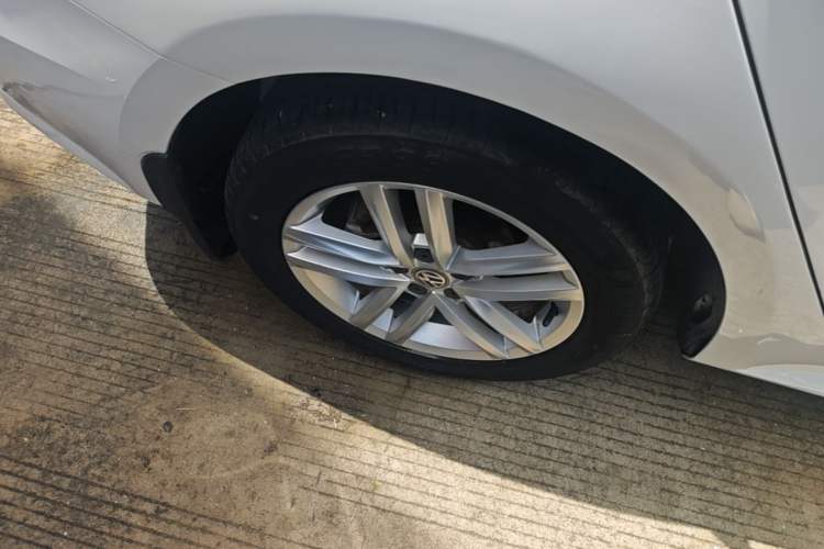 Used Volkswagen Gran Lavida 2015 1.6L Automatic Comfort Edition Right Rear Wheel Hub