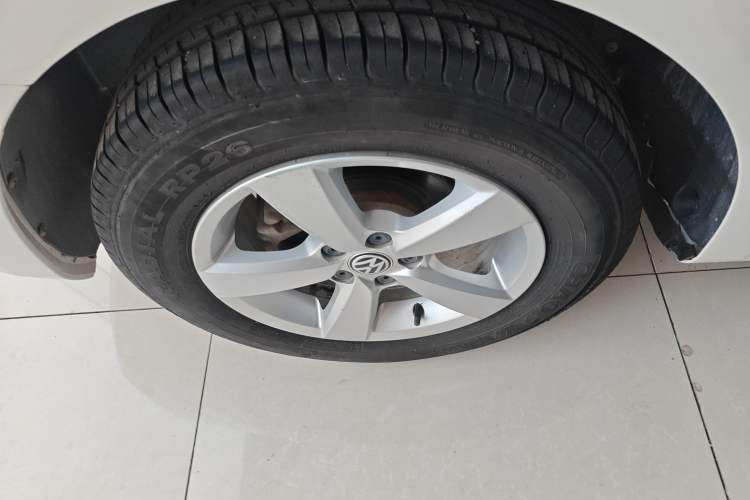 Used Volkswagen Gran Lavida 2015 1.6L Automatic Fashion Edition Right Rear Wheel Hub