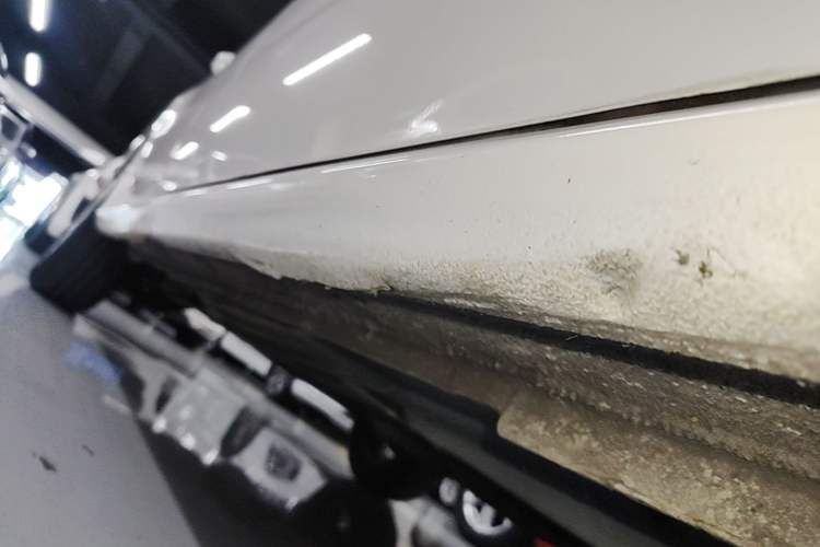 Used Volkswagen Gran Lavida 2015 1.6L Automatic Fashion Edition Right Side Sill