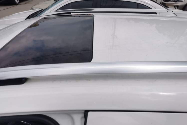 Used Volkswagen Gran Lavida 2015 1.6L Manual Comfort Edition Roof