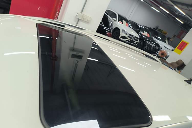 Used Volkswagen Gran Lavida 2015 1.6L Automatic Comfort Edition Roof
