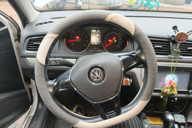 Used Volkswagen Gran Lavida 2015 1.6L Automatic Comfort Edition Steering Wheel