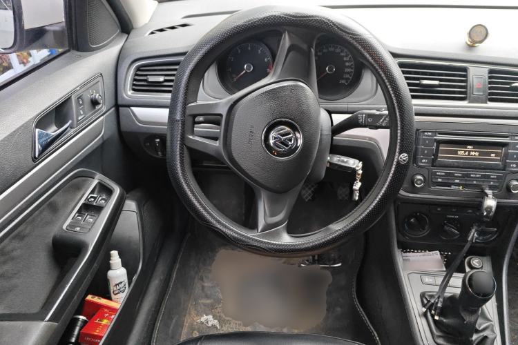 Used Volkswagen Gran Lavida 2015 1.6L Manual Fashion Edition Steering Wheel