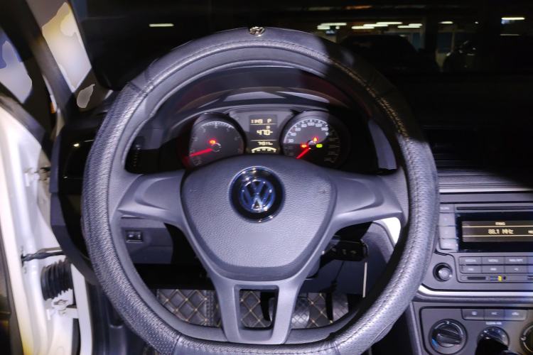 Used Volkswagen Gran Lavida 2015 1.6L Automatic Fashion Edition Steering Wheel