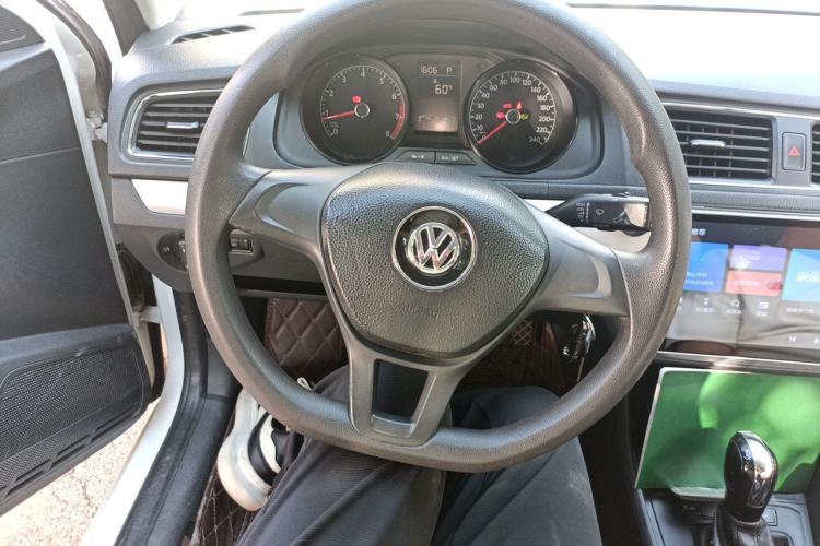 Used Volkswagen Gran Lavida 2015 1.6L Automatic Fashion Edition Steering Wheel