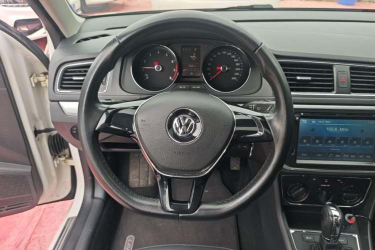 Used Volkswagen Gran Lavida 2015 1.6L Automatic Comfort Edition Steering Wheel