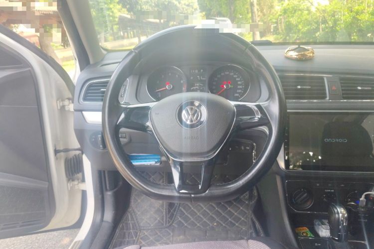 Used Volkswagen Gran Lavida 2015 1.6L Automatic Comfort Edition Steering Wheel
