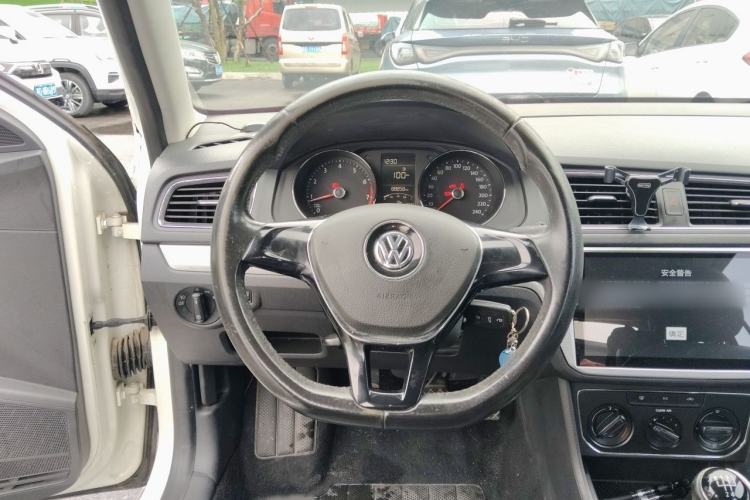 Used Volkswagen Gran Lavida 2015 1.6L Manual Comfort Edition Steering Wheel