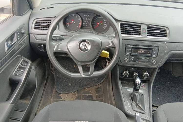 Used Volkswagen Gran Lavida 2015 1.6L Automatic Fashion Edition Steering Wheel