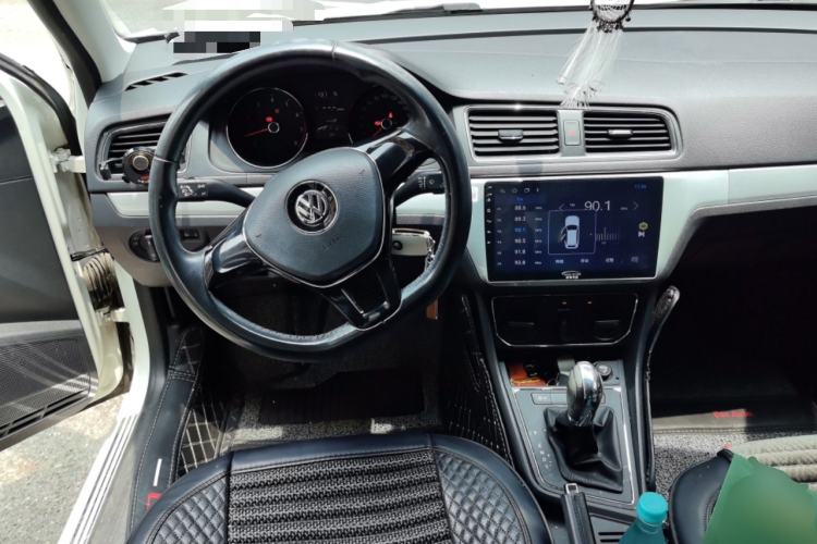 Used Volkswagen Gran Lavida 2015 1.6L Automatic Comfort Edition Steering Wheel