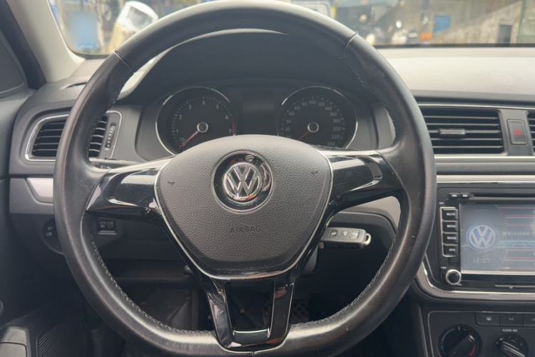 Used Volkswagen Gran Lavida 2015 1.6L Automatic Comfort Edition Steering Wheel