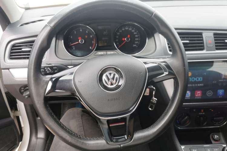 Used Volkswagen Gran Lavida 2015 1.6L Manual Comfort Edition Steering Wheel