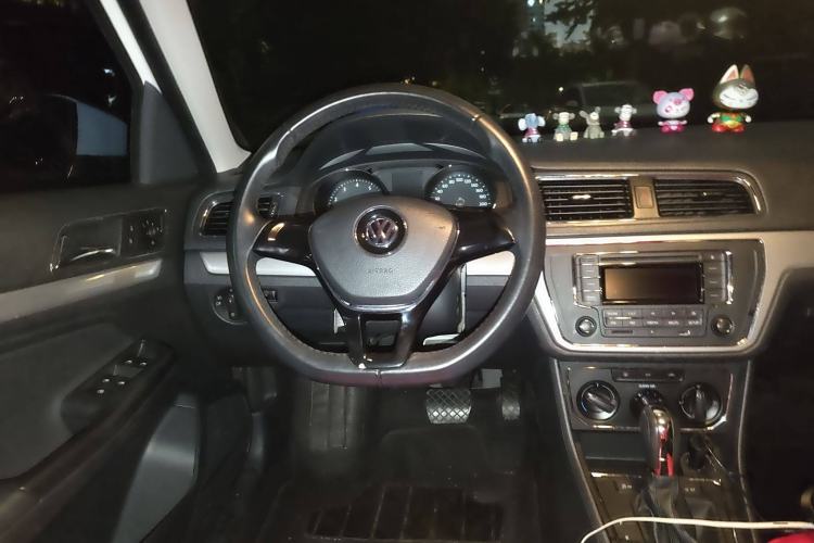 Used Volkswagen Gran Lavida 2015 1.6L Automatic Comfort Edition Steering Wheel