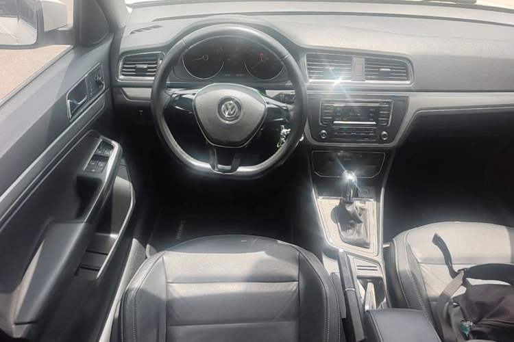 Used Volkswagen Gran Lavida 2015 1.6L Automatic Comfort Edition Steering Wheel