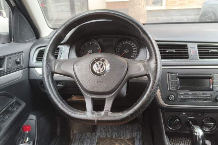 Used Volkswagen Gran Lavida 2015 1.6L Automatic Fashion Edition Steering Wheel
