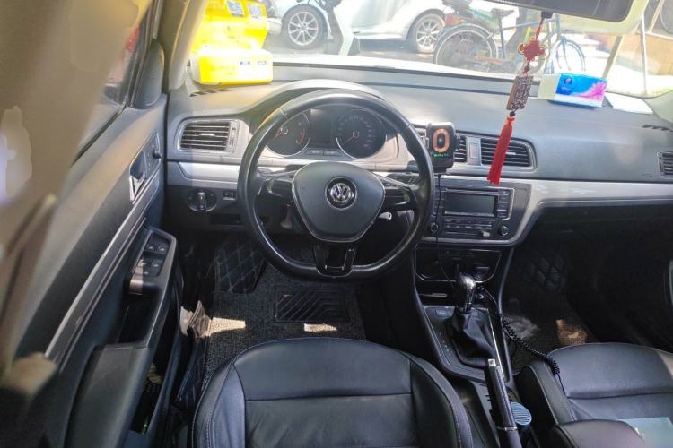 Used Volkswagen Gran Lavida 2015 1.6L Automatic Comfort Edition Steering Wheel