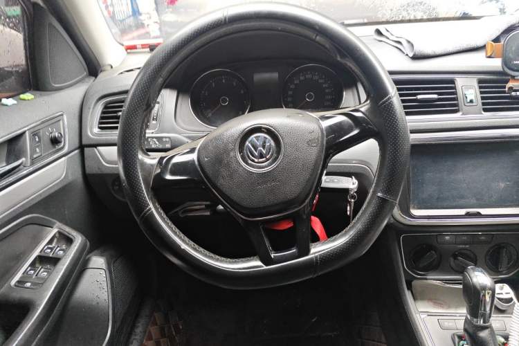 Used Volkswagen Gran Lavida 2015 1.6L Automatic Comfort Edition Steering Wheel