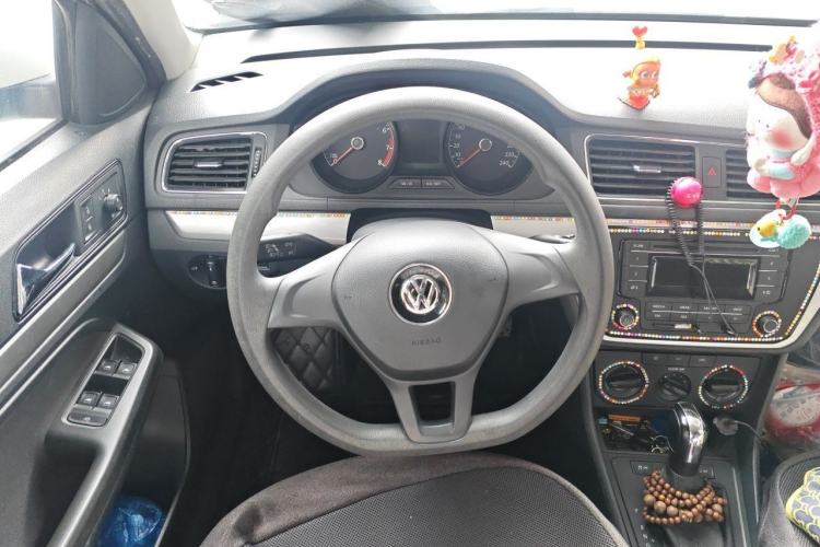 Used Volkswagen Gran Lavida 2015 1.6L Automatic Fashion Edition Steering Wheel