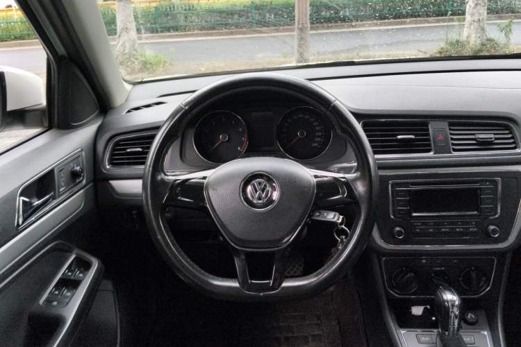 Used Volkswagen Gran Lavida 2015 1.6L Automatic Comfort Edition Steering Wheel