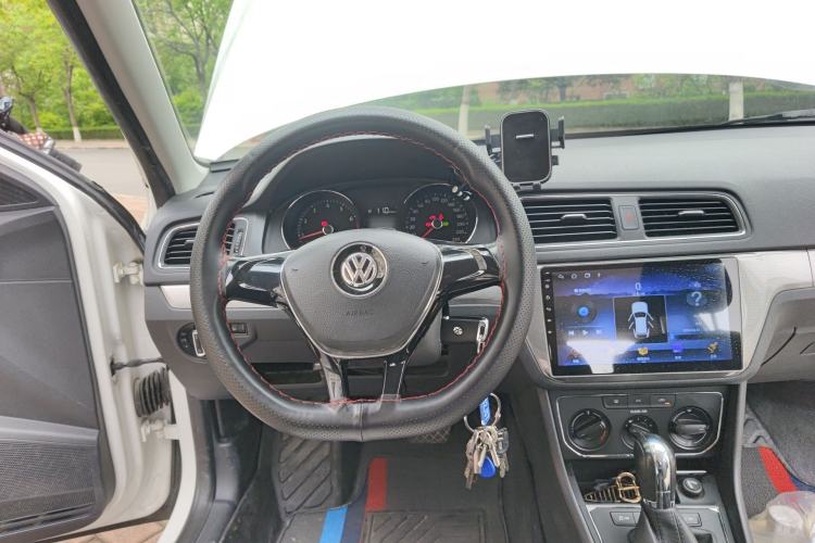 Used Volkswagen Gran Lavida 2015 1.6L Automatic Comfort Edition Steering Wheel