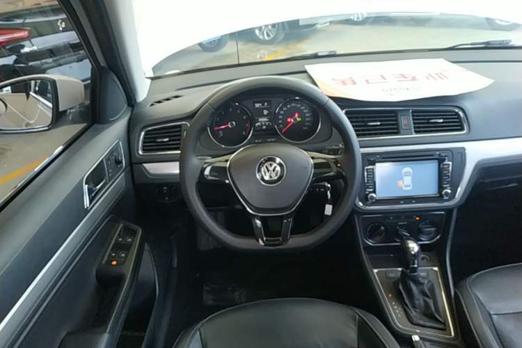 Used Volkswagen Gran Lavida 2015 1.6L Automatic Comfort Edition Steering Wheel