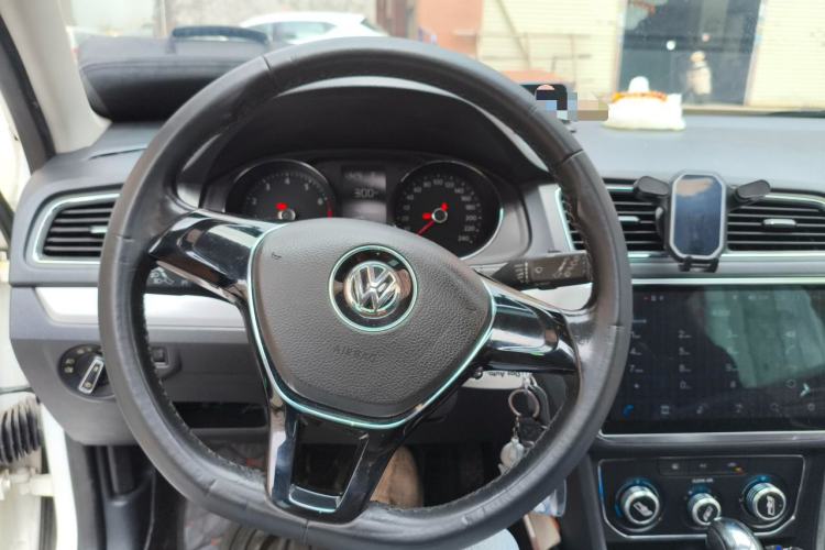 Used Volkswagen Gran Lavida 2015 1.6L Automatic Comfort Edition Steering Wheel