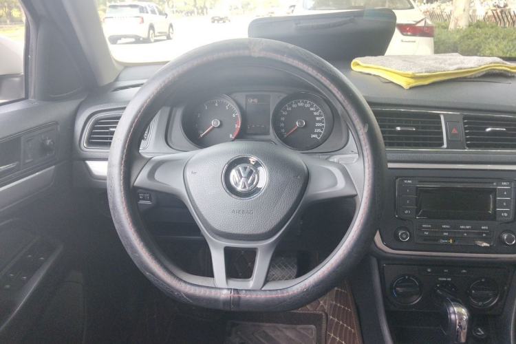 Used Volkswagen Gran Lavida 2015 1.6L Automatic Fashion Edition Steering Wheel