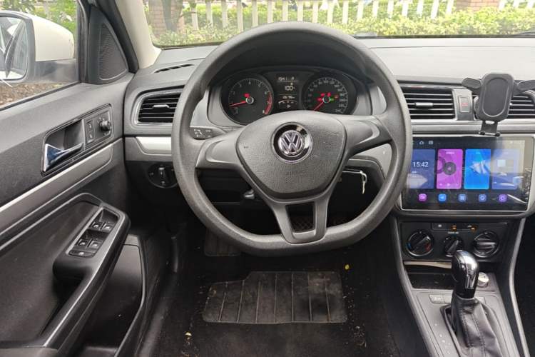 Used Volkswagen Gran Lavida 2015 1.6L Automatic Fashion Edition Steering Wheel