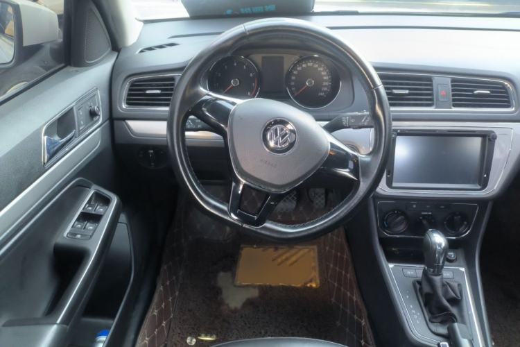 Used Volkswagen Gran Lavida 2015 1.6L Automatic Comfort Edition Steering Wheel