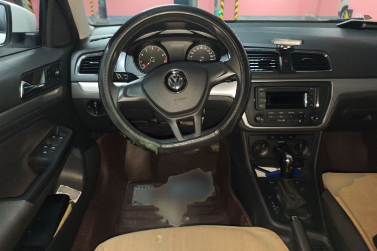 Used Volkswagen Gran Lavida 2015 1.6L Automatic Fashion Edition Steering Wheel