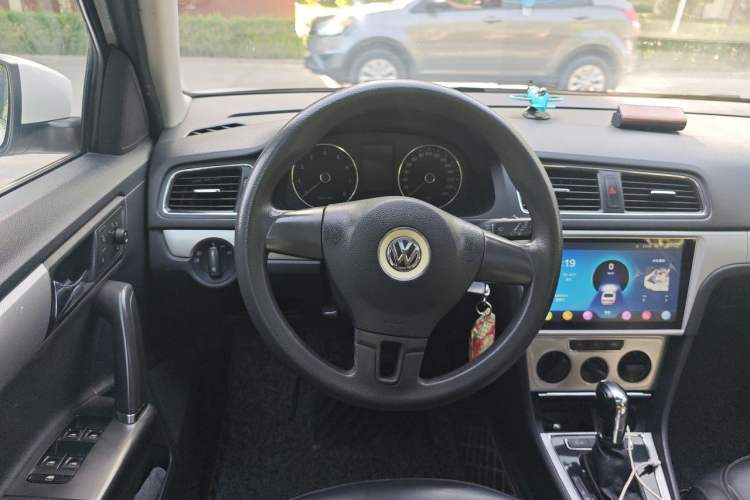 Used Volkswagen Gran Lavida 2015 1.6L Automatic Comfort Edition Steering Wheel