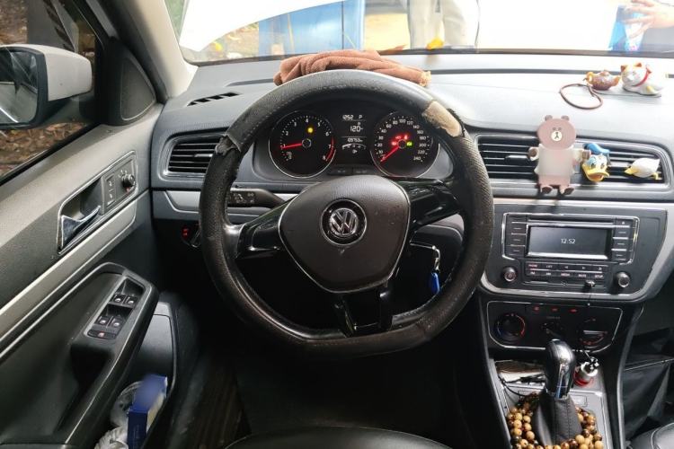Used Volkswagen Gran Lavida 2015 1.6L Automatic Comfort Edition Steering Wheel
