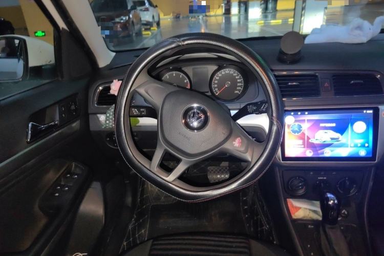 Used Volkswagen Gran Lavida 2015 1.6L Automatic Fashion Edition Steering Wheel