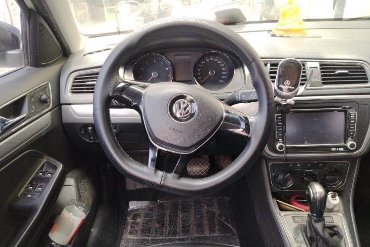 Used Volkswagen Gran Lavida 2015 1.6L Automatic Comfort Edition Steering Wheel