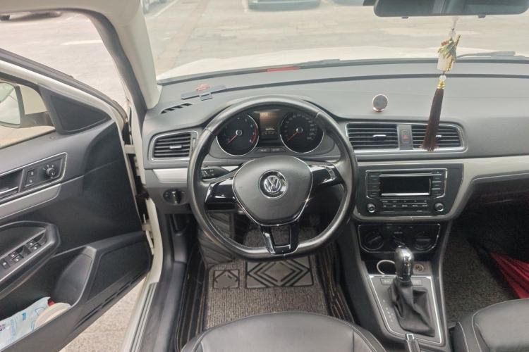 Used Volkswagen Gran Lavida 2015 1.6L Automatic Comfort Edition Steering Wheel