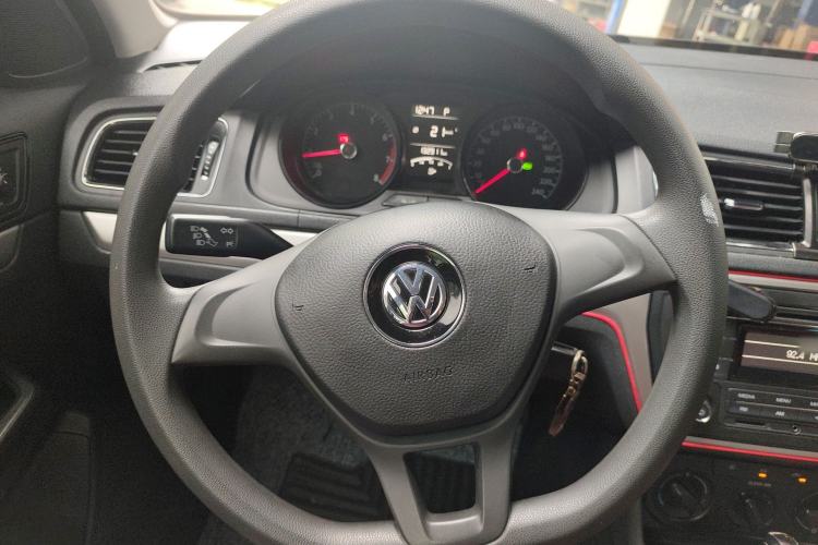 Used Volkswagen Gran Lavida 2015 1.6L Automatic Fashion Edition Steering Wheel