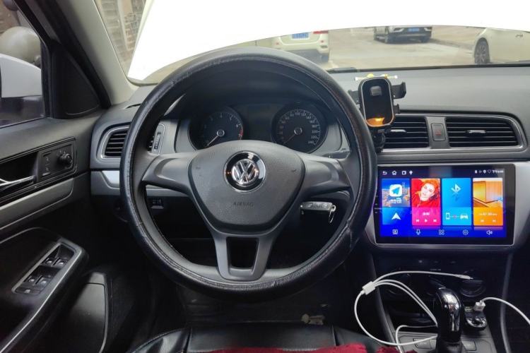 Used Volkswagen Gran Lavida 2015 1.6L Automatic Fashion Edition Steering Wheel